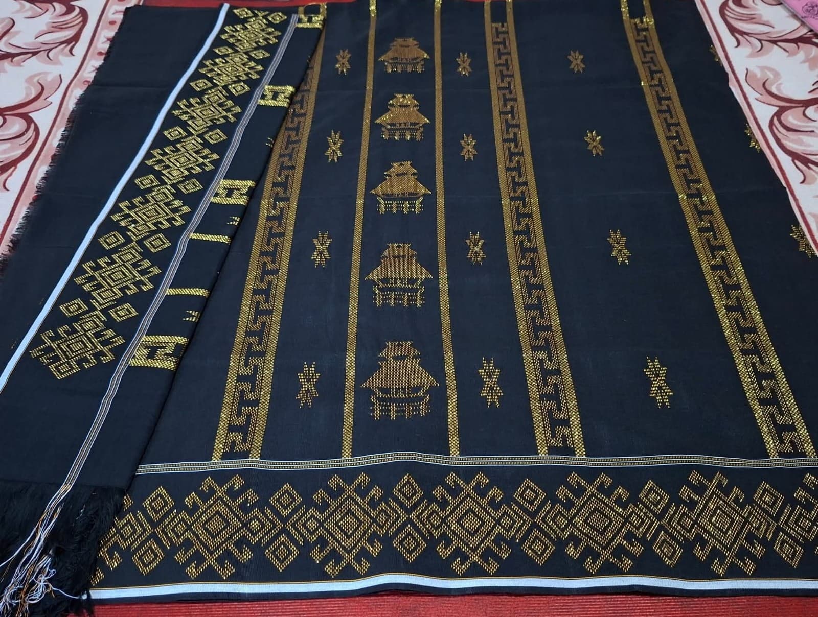 Stelan Uis Karo Motif Rumah Adat