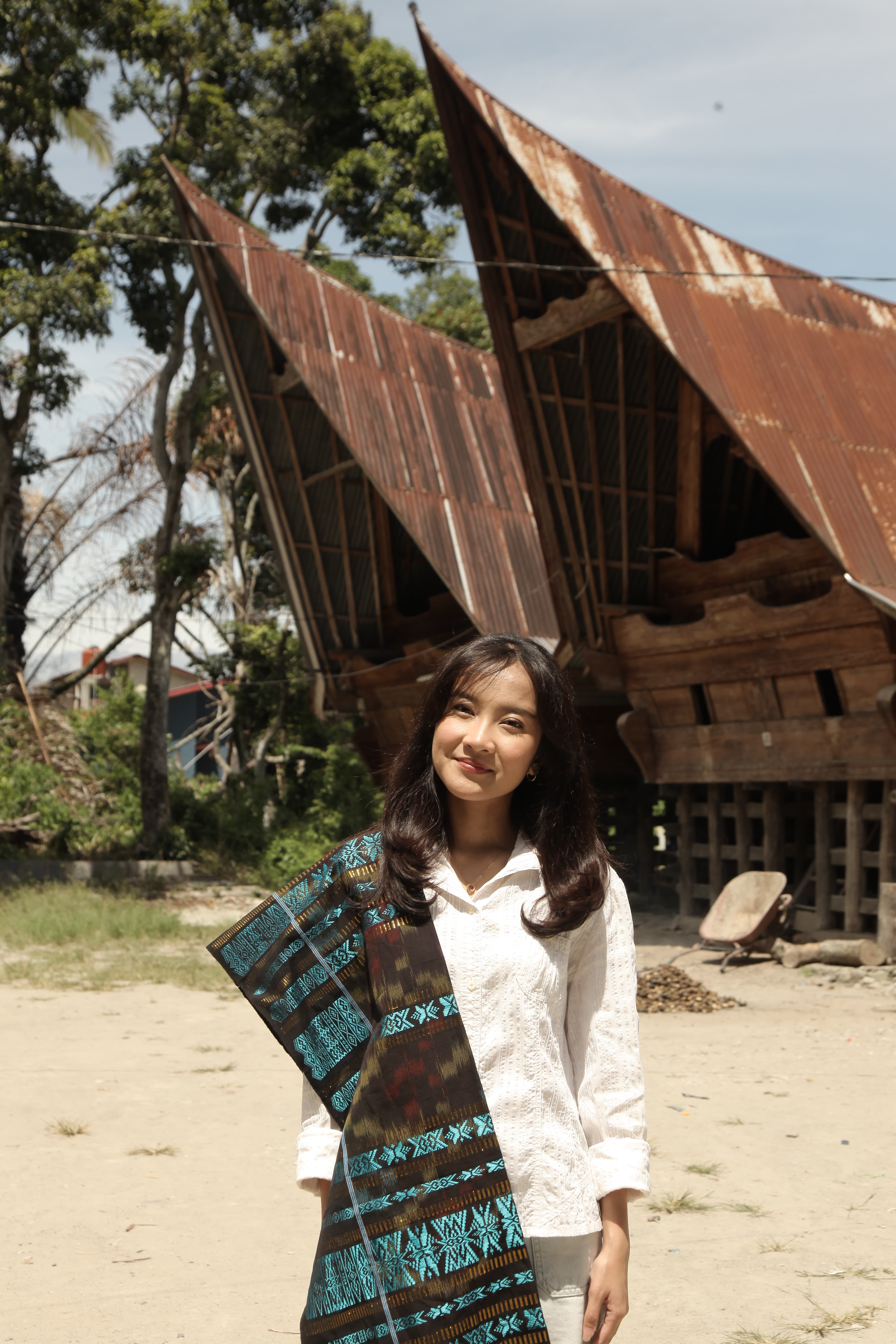 Uis Nipes Hitam Cyan
