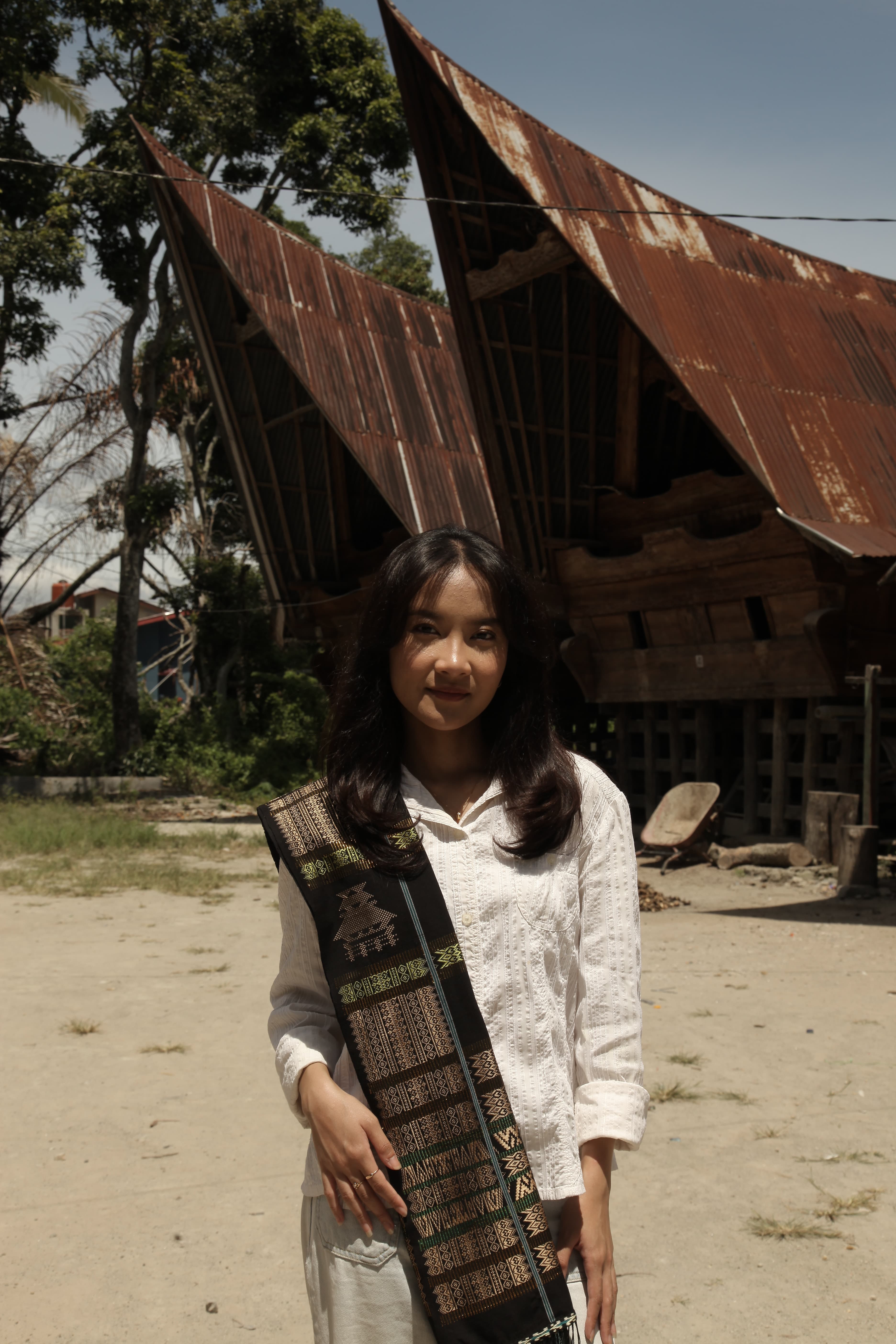 Uis Nipes Hitam Elegan